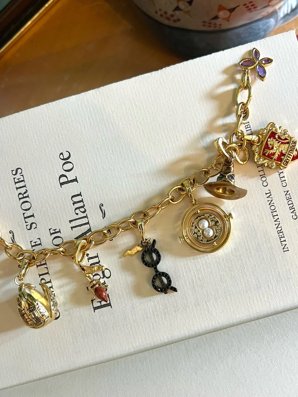 Vintage 2004 My Noble Collection Harry Potter Gryffindor Hogwarts Charm Bracelet